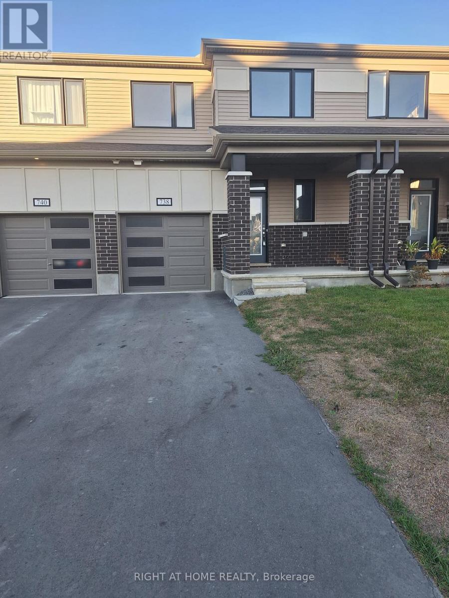 738 Quilter Row, Ottawa, ON K0A 2Z0