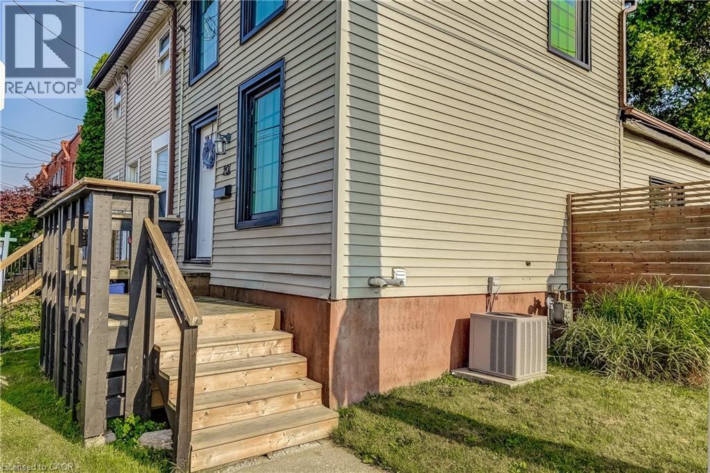 201 Barton St W, Hamilton, ON L8R 2H3