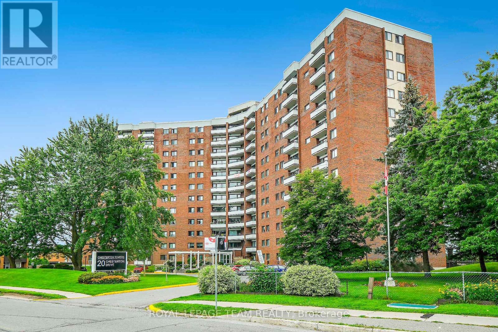 306 20 Chesterton Dr, Ottawa, ON K2E 6Z7
