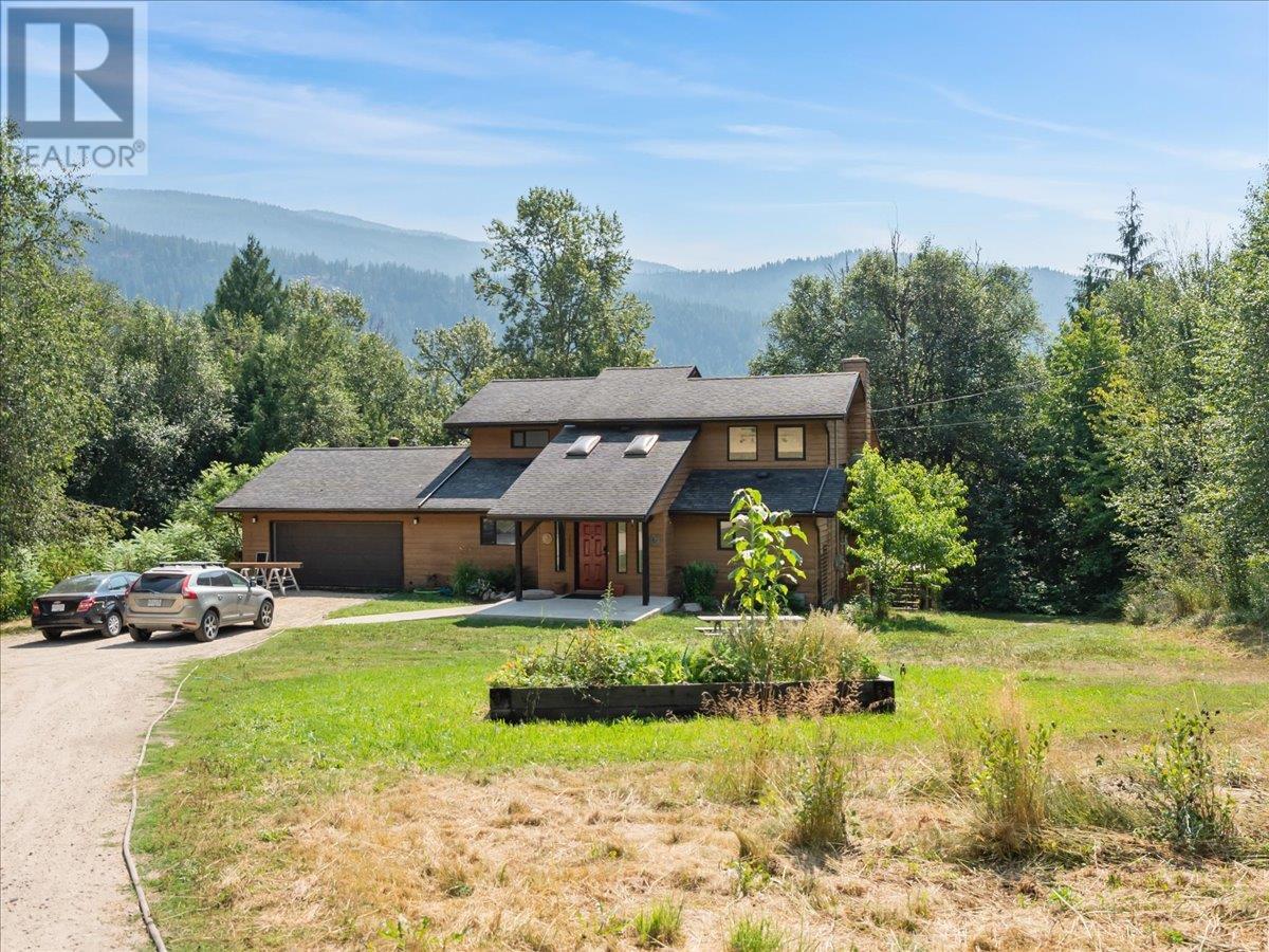 6172 Slocan River Rd, Winlaw, BC V0G 2J0
