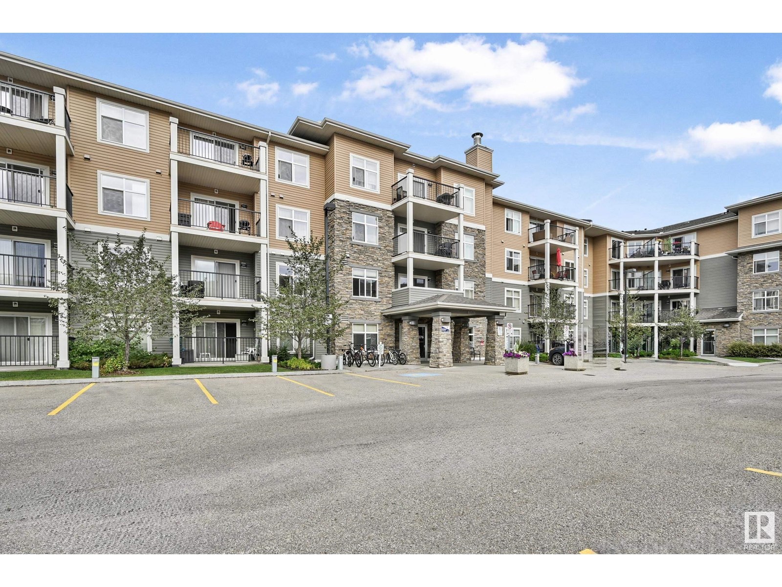 6076 Schonsee Way #335, Edmonton, AB T5Z 0K8