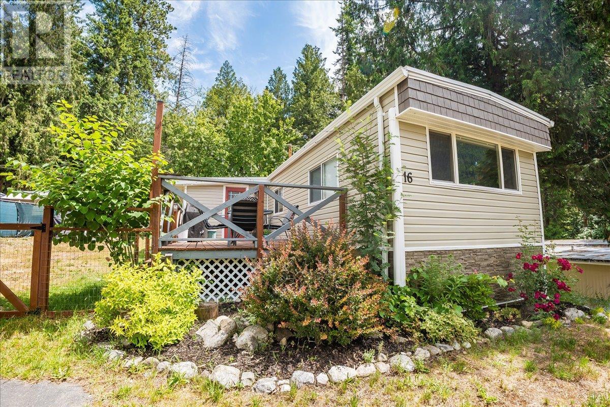 4029 Broadwater Road Unit 16, Castlegar, BC V1N 4V6