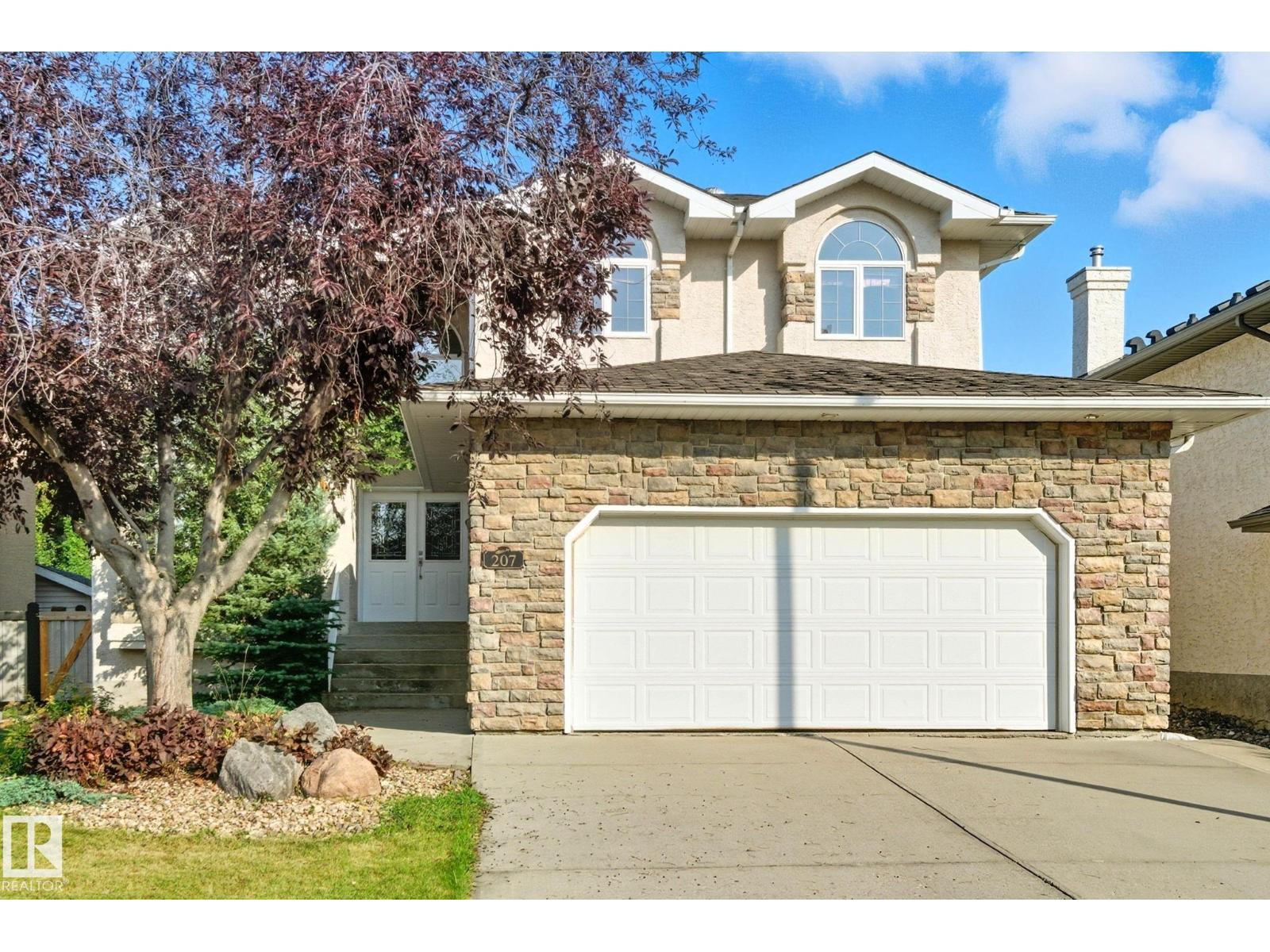 207 Falconer Link Li NW, Edmonton, AB T6R 2V7