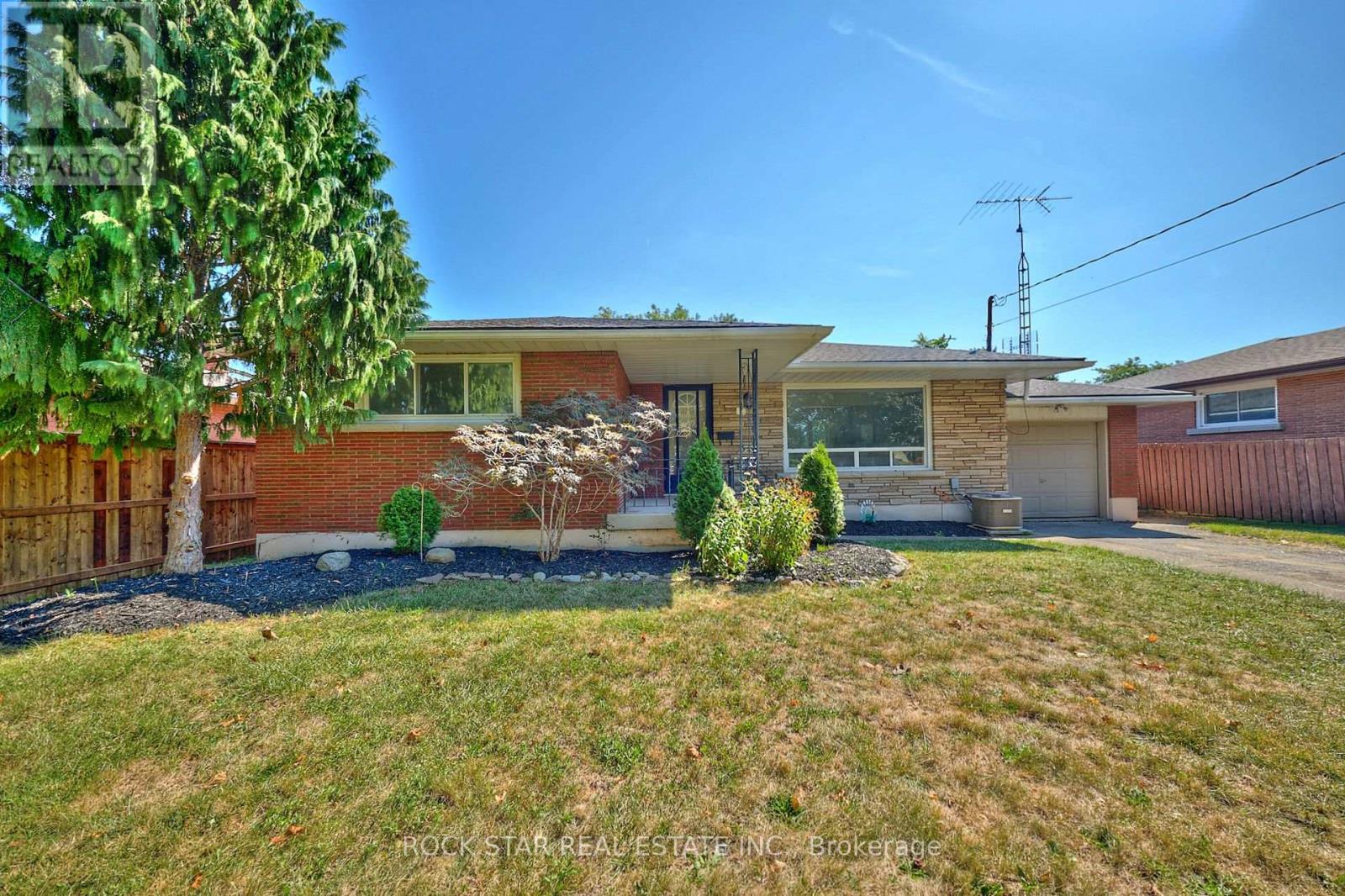 7 Joanna Dr, St. Catharines, ON L2N 1V1