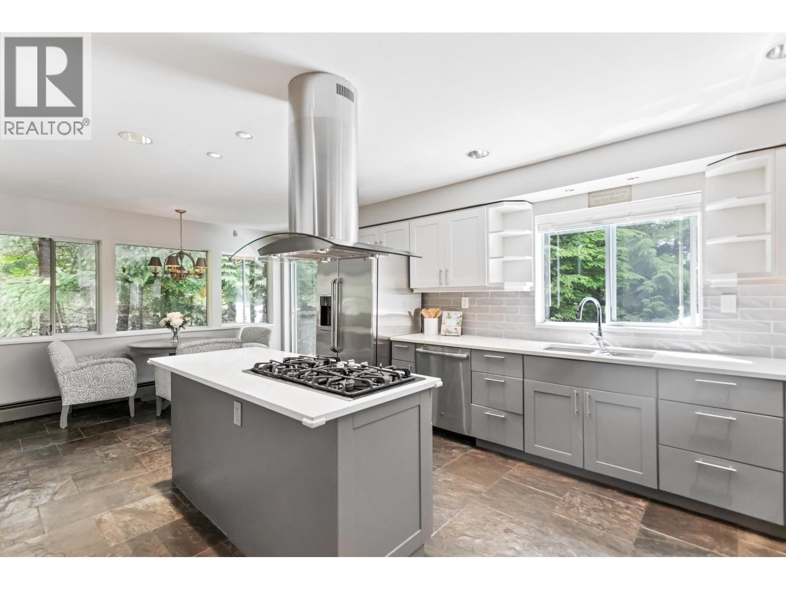 27740 Sayers Cres, Maple Ridge, BC V2W 1N4