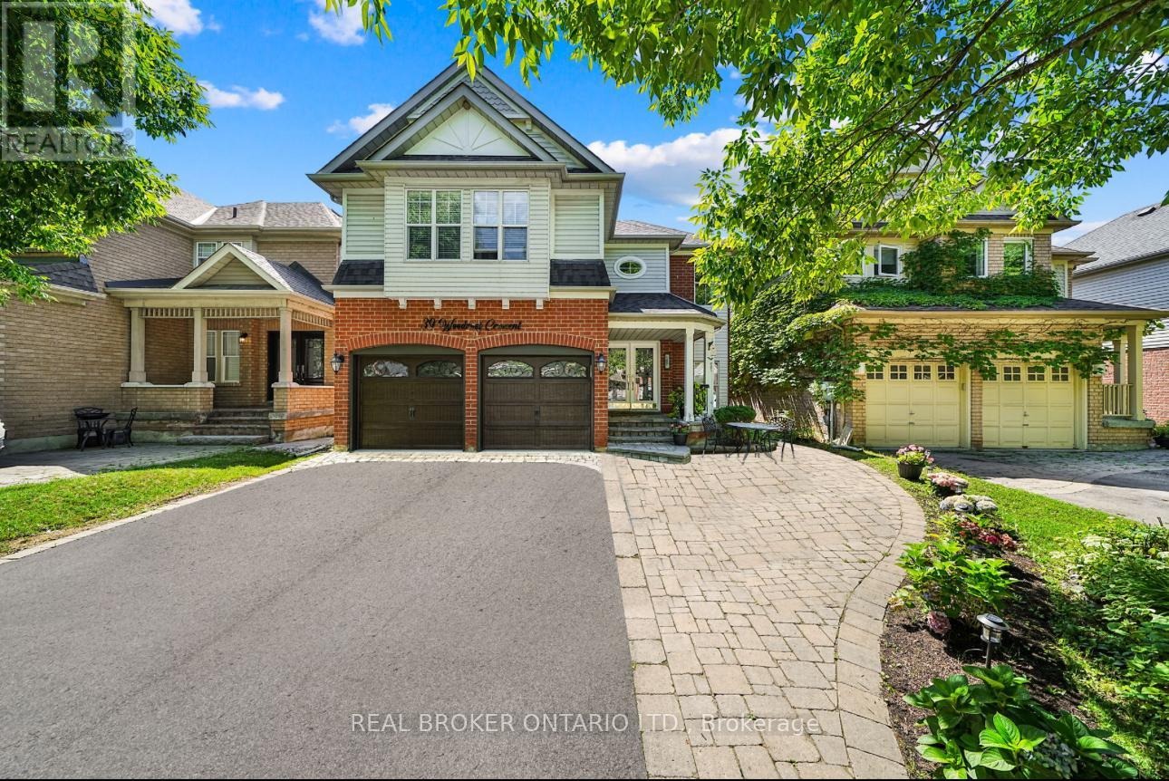 39 Woodroof Cres, Aurora, ON L4G 7H6