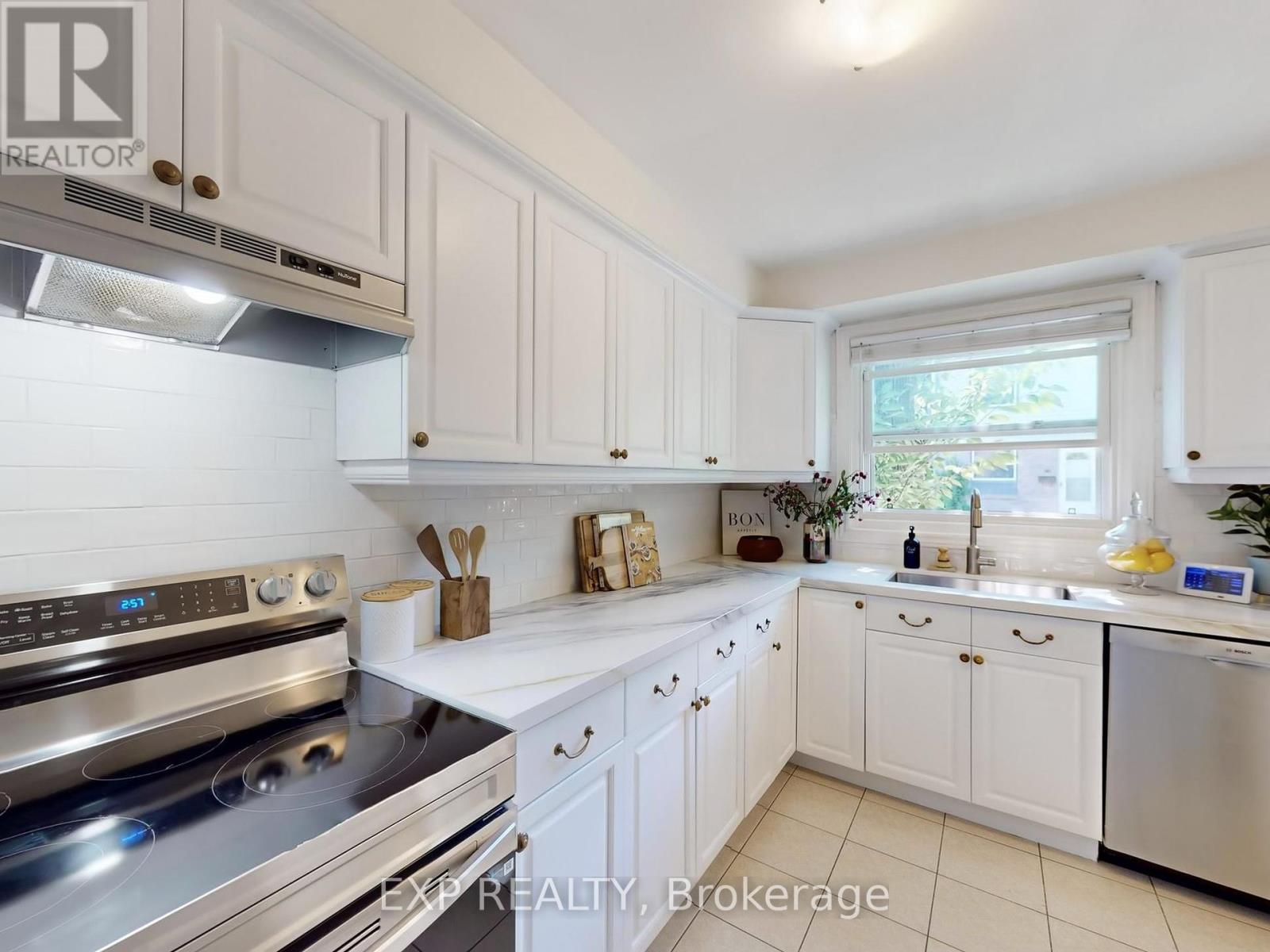 28 6699 Falconer Dr, Mississauga, ON L5N 2E3