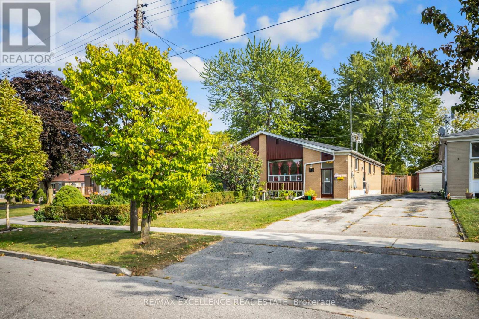 43 Porchester Dr, Toronto, ON M1J 2R4