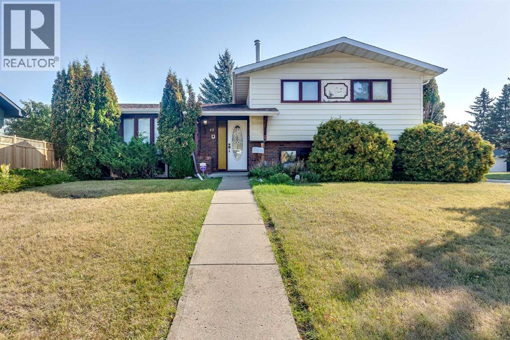 40 Anders Close, Red Deer, AB T4R 1C3