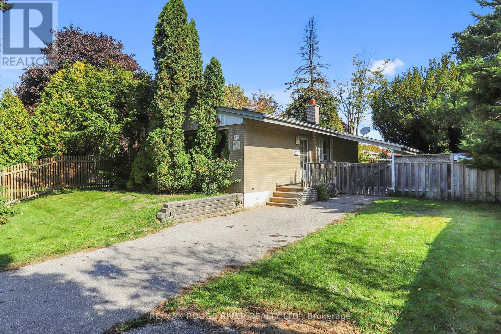 37 Hiley Ave, Ajax, ON L1S 6H4