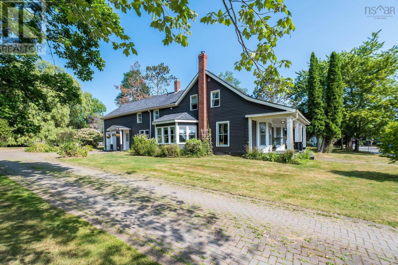 5 Main St, Hantsport, NS B0P 1P0