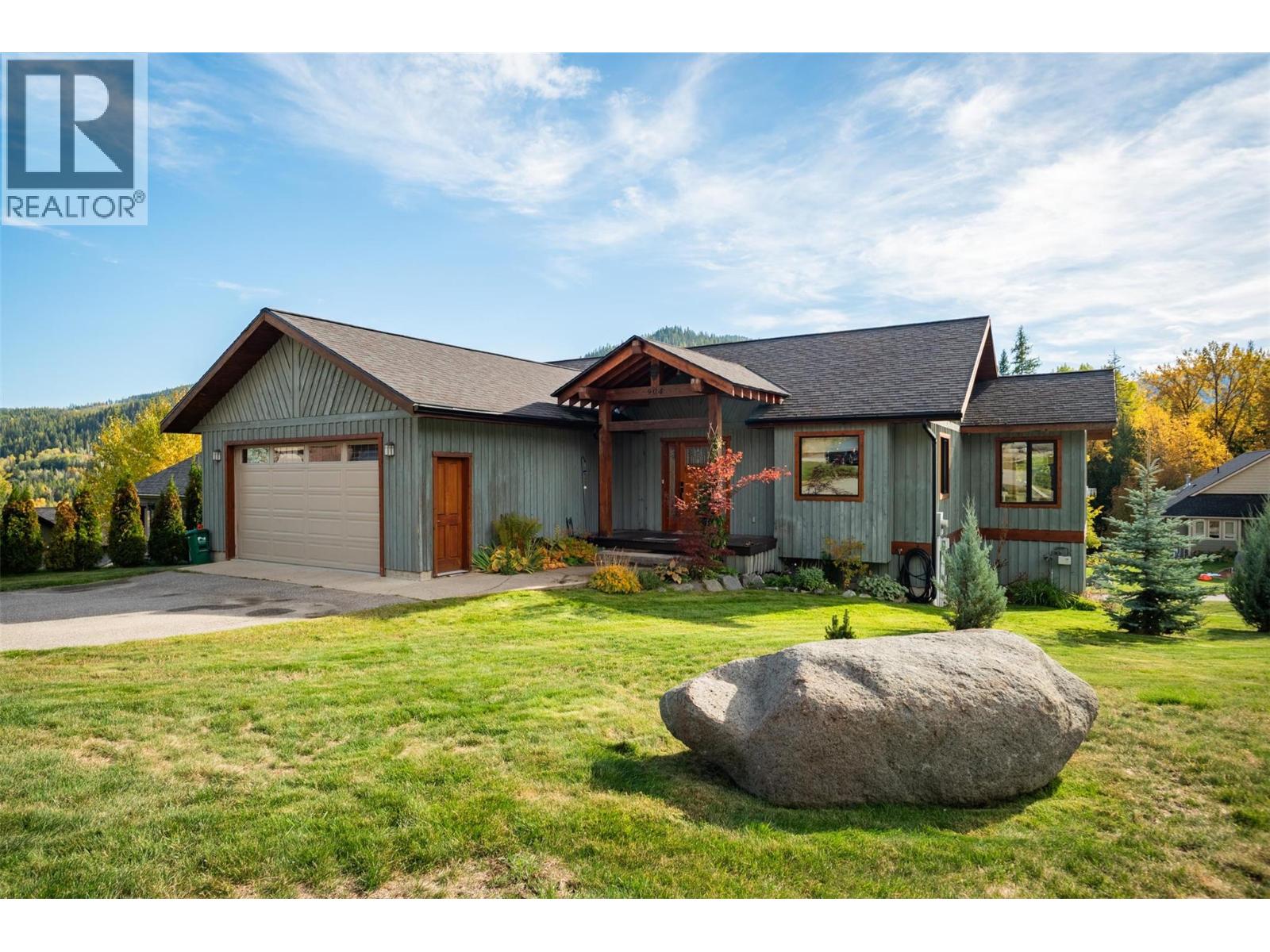 904 Redstone Dr, Rossland, BC V0G 1Y0