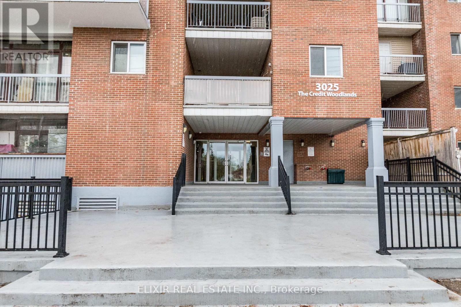 336 3025 The Credit Woodlands Dr, Mississauga, ON L5C 2V3