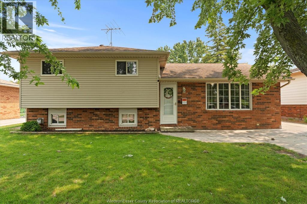 110 St James Ct, Amherstburg, ON N9V 3H1