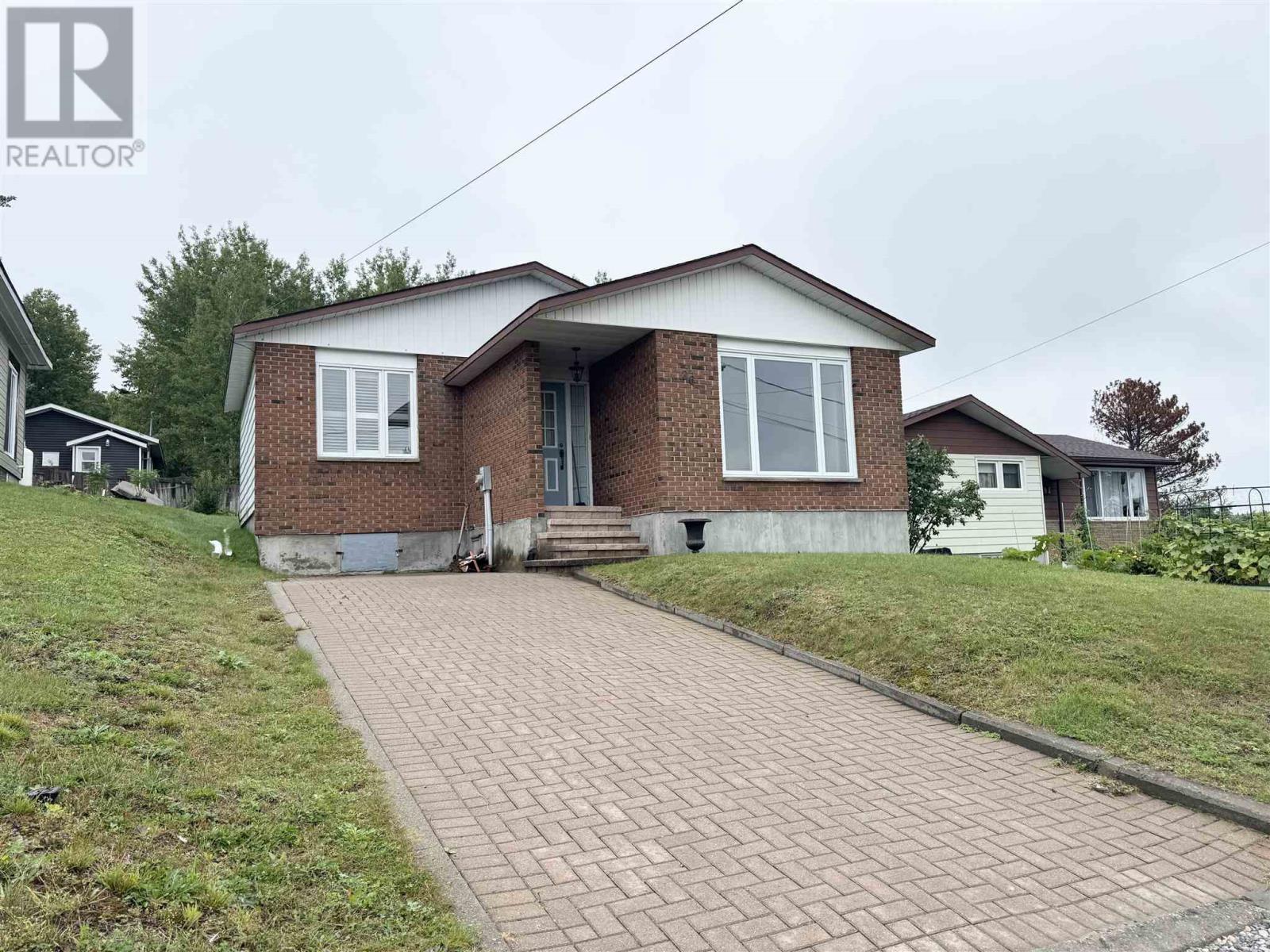26 Minto St, Chapleau, ON P0M 1K0
