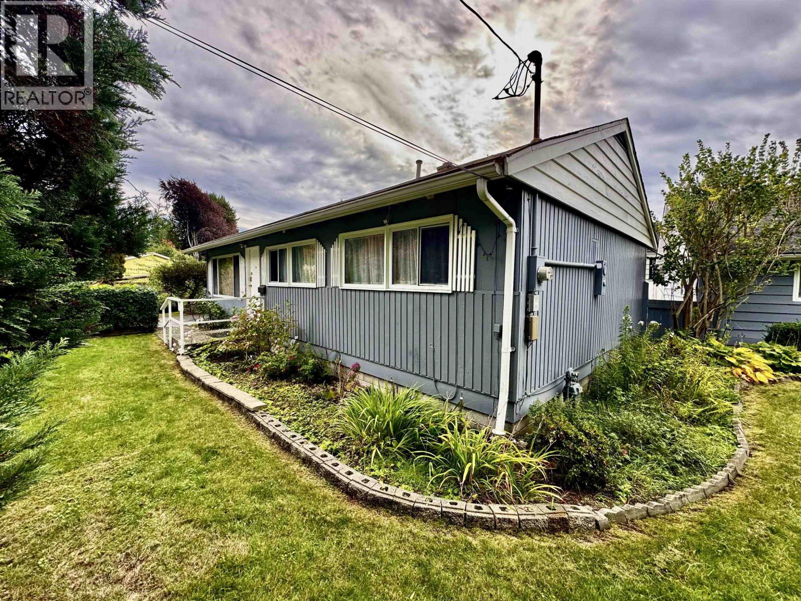 4657 Whitaker Rd, Sechelt, BC V7Z 0E4