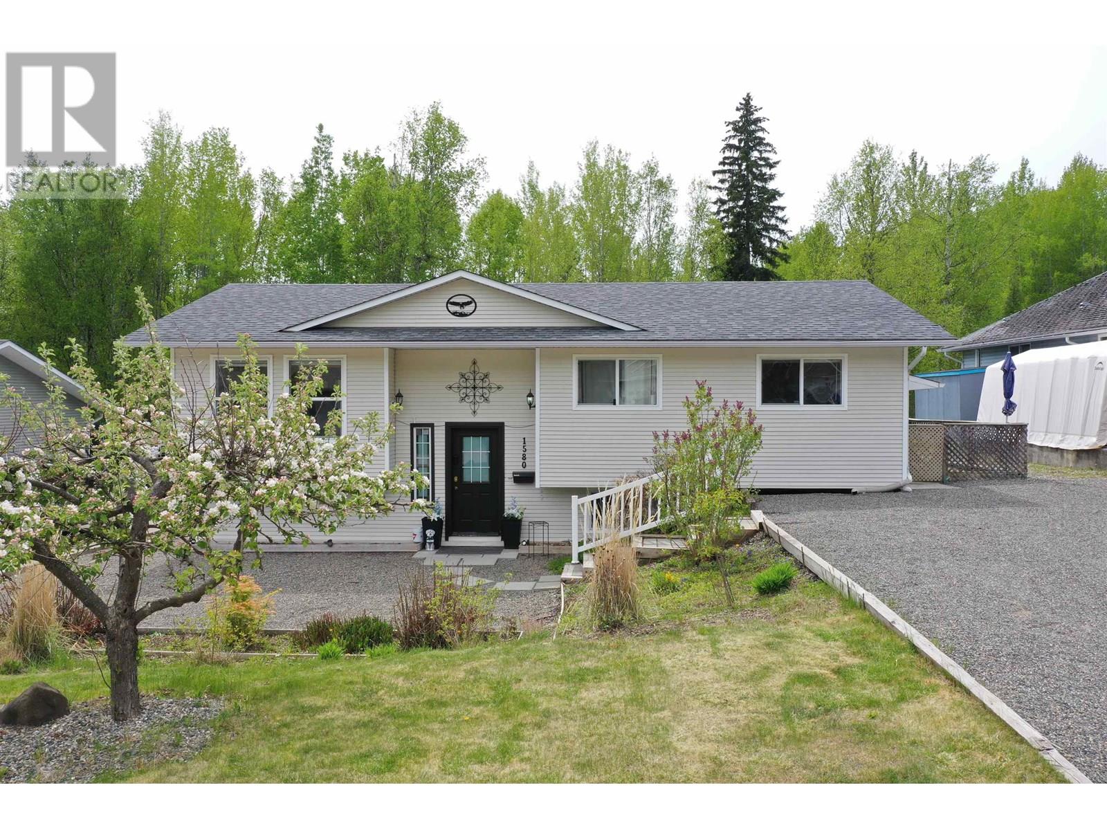1580 Dodds Ave, Quesnel, BC V2J 6B8