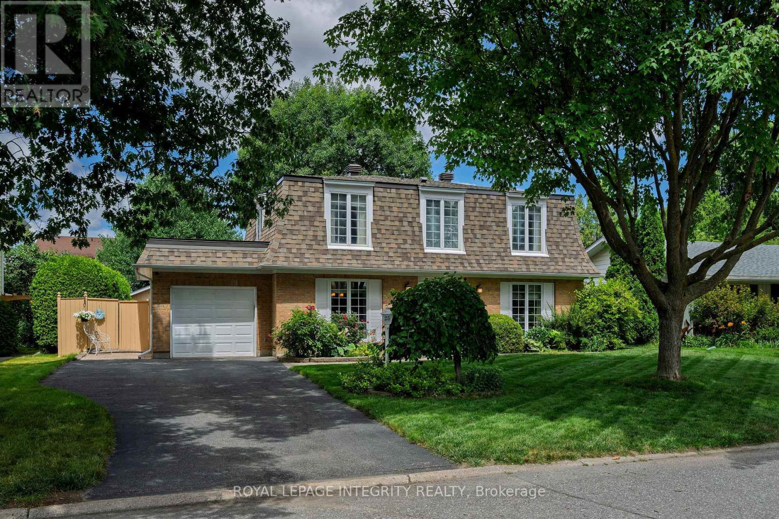 25 Higgins Rd, Ottawa, ON K2G 0R3