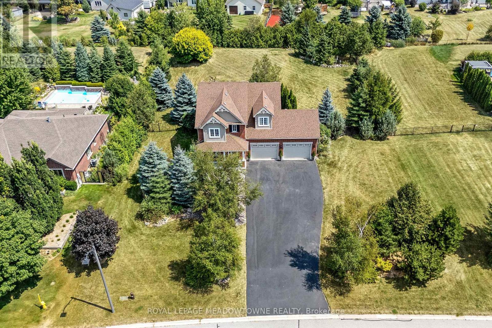 26 Island Lake Rd, Mono, ON L9W 5K3