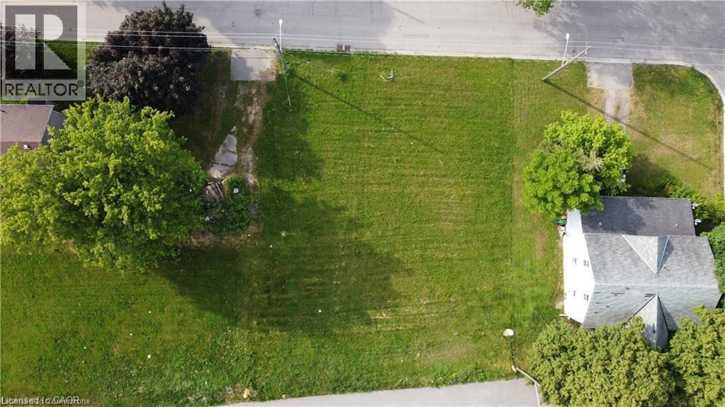 8 Brydges St, Paris, ON N3L 1R4