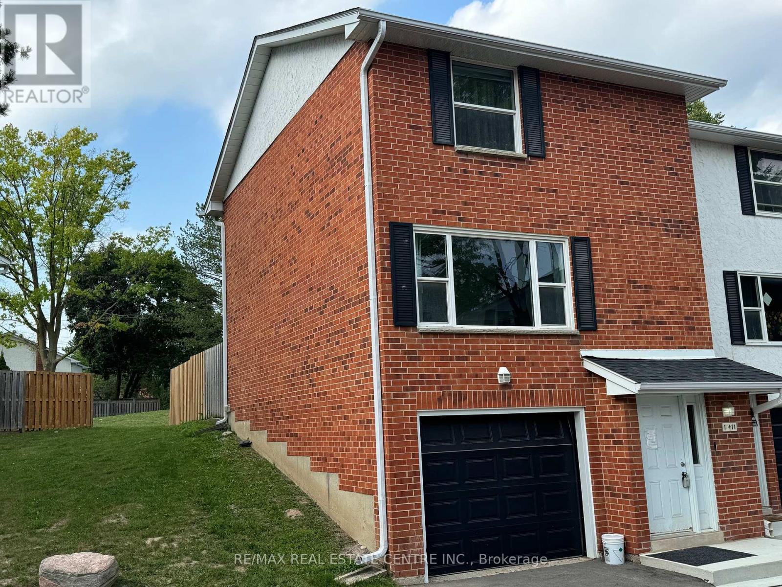 1 411 Keats Way, Waterloo, ON N2L 5S7