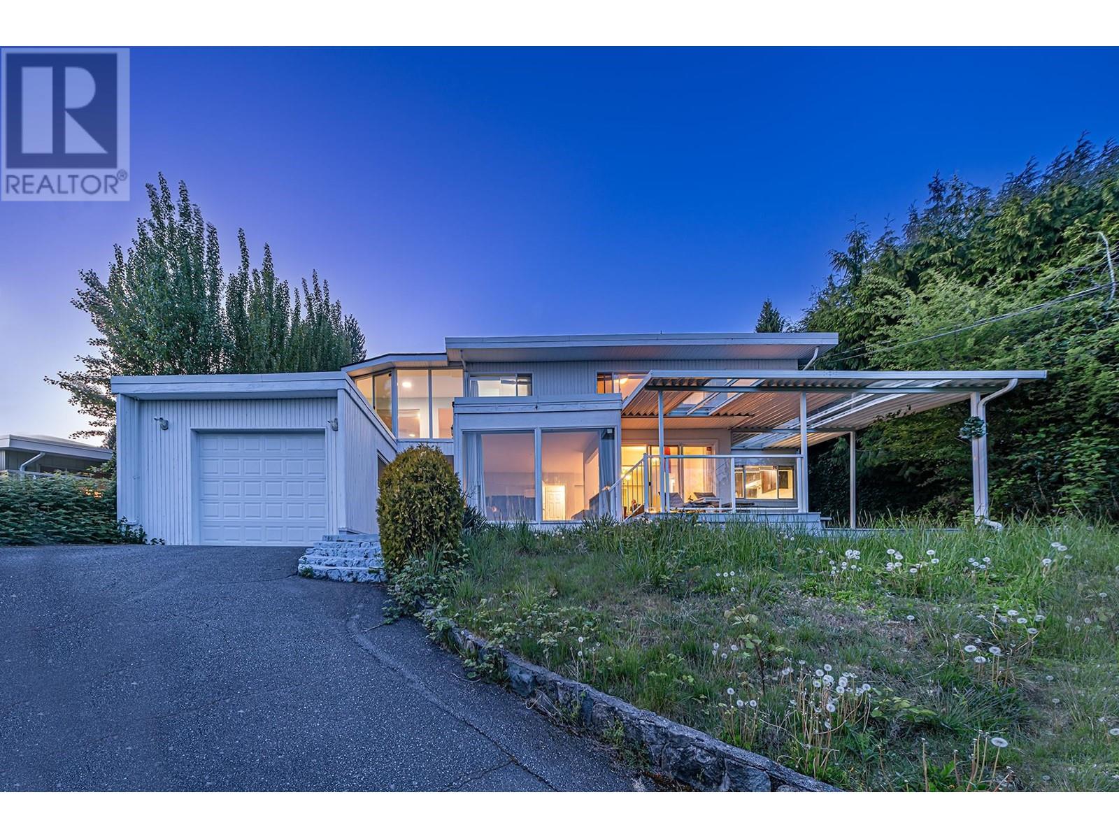 2365 Queens Ave, West Vancouver, BC V7V 2Y7