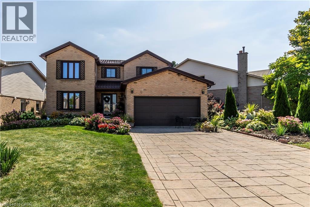 15 Bourbon Ct, Hamilton, ON L9B 2E9
