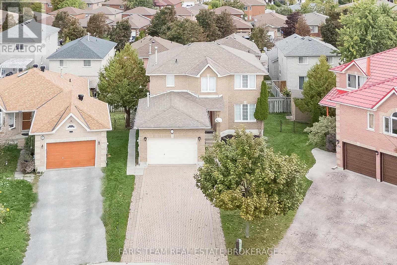 7 Round Leaf Ct, Barrie, ON L4N 9N3