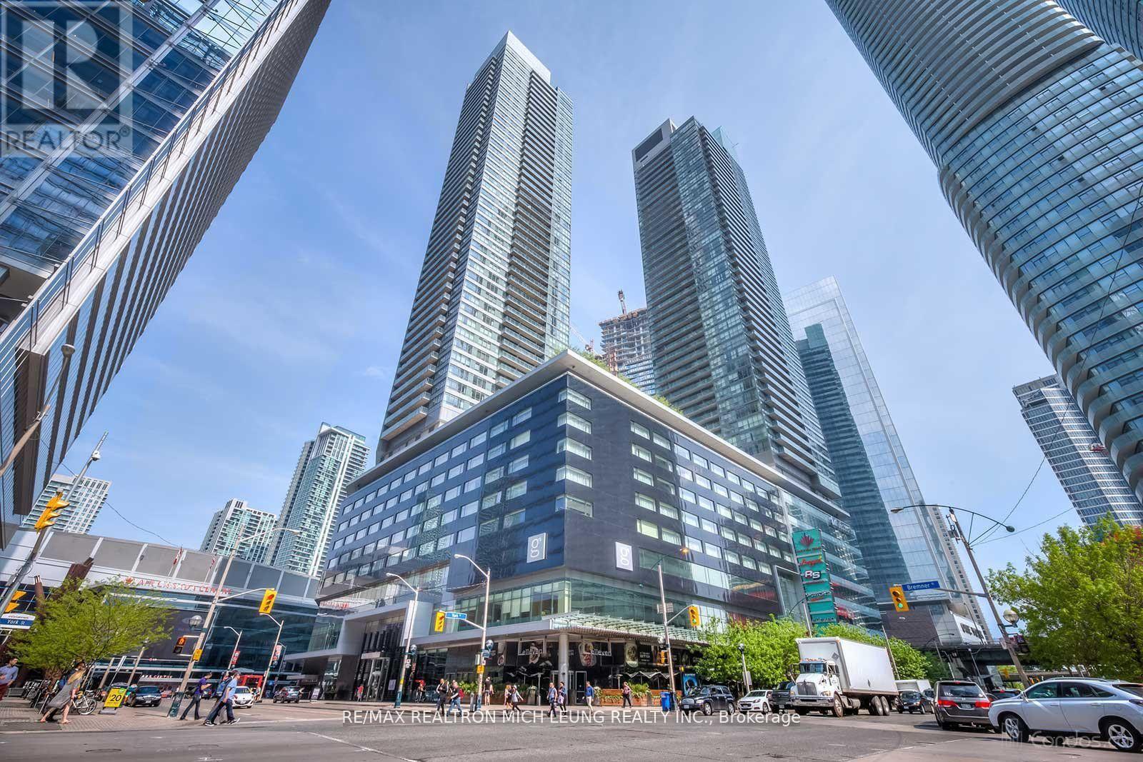 1704 55 Bremner Blvd, Toronto, ON M5J 0A6
