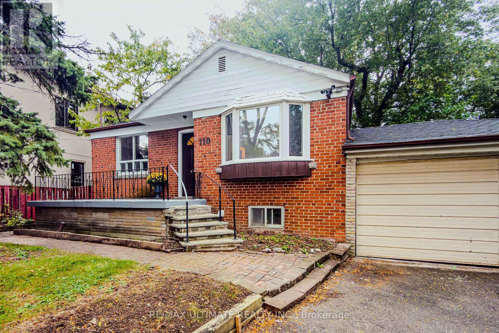 110 De Quincy Blvd, Toronto, ON M3H 1Y9