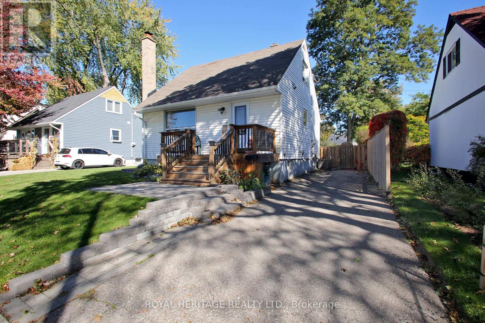 16 Burcher Rd, Ajax, ON L1S 2P7