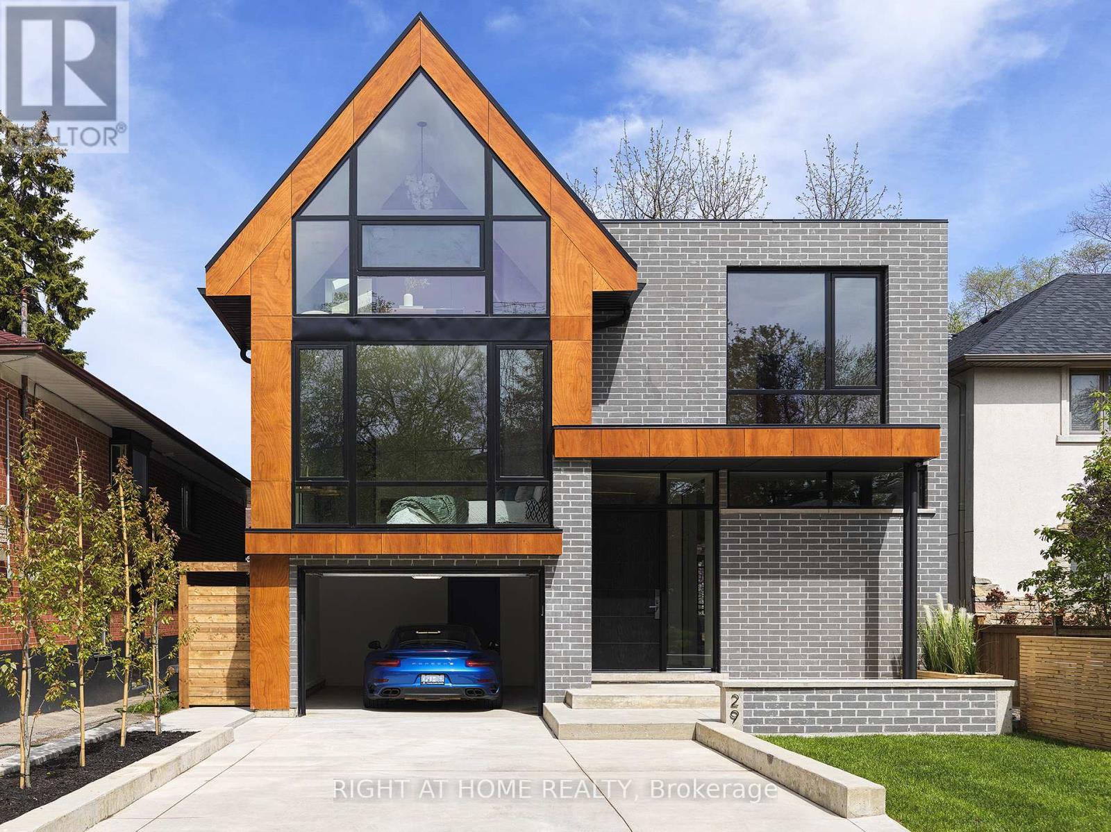 29 Walford Rd, Toronto, ON M8X 2P2