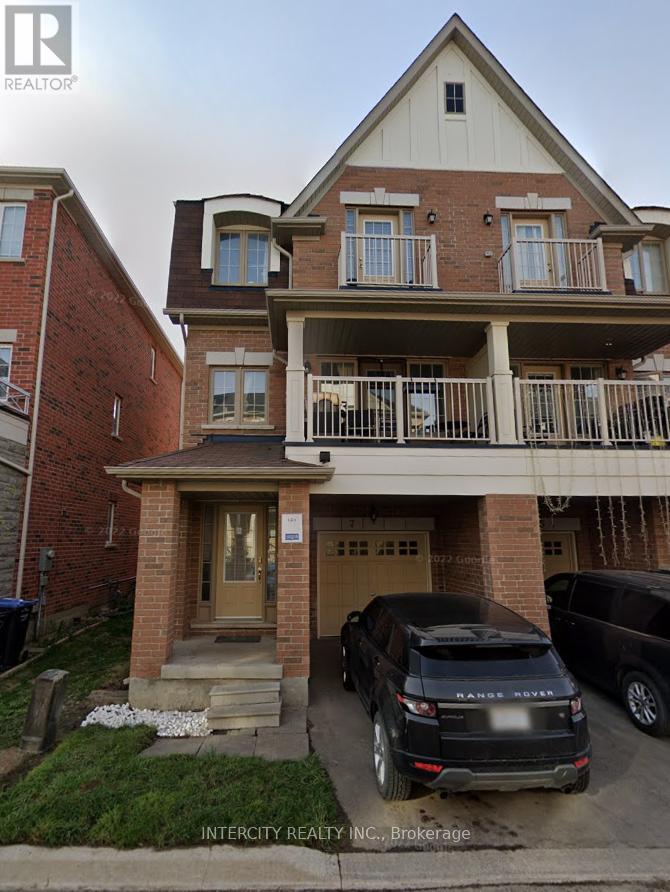 7 Kayak Hts, Brampton, ON L6Z 0B4