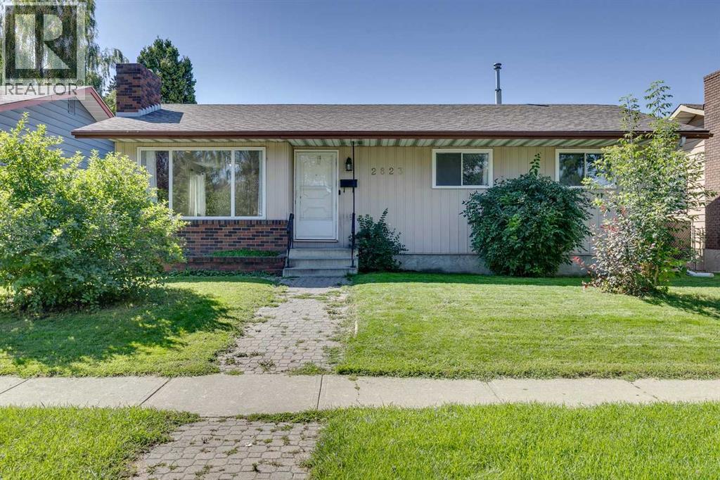 2823 Dover Ridge Dr SE, Calgary, AB T2B 2L2