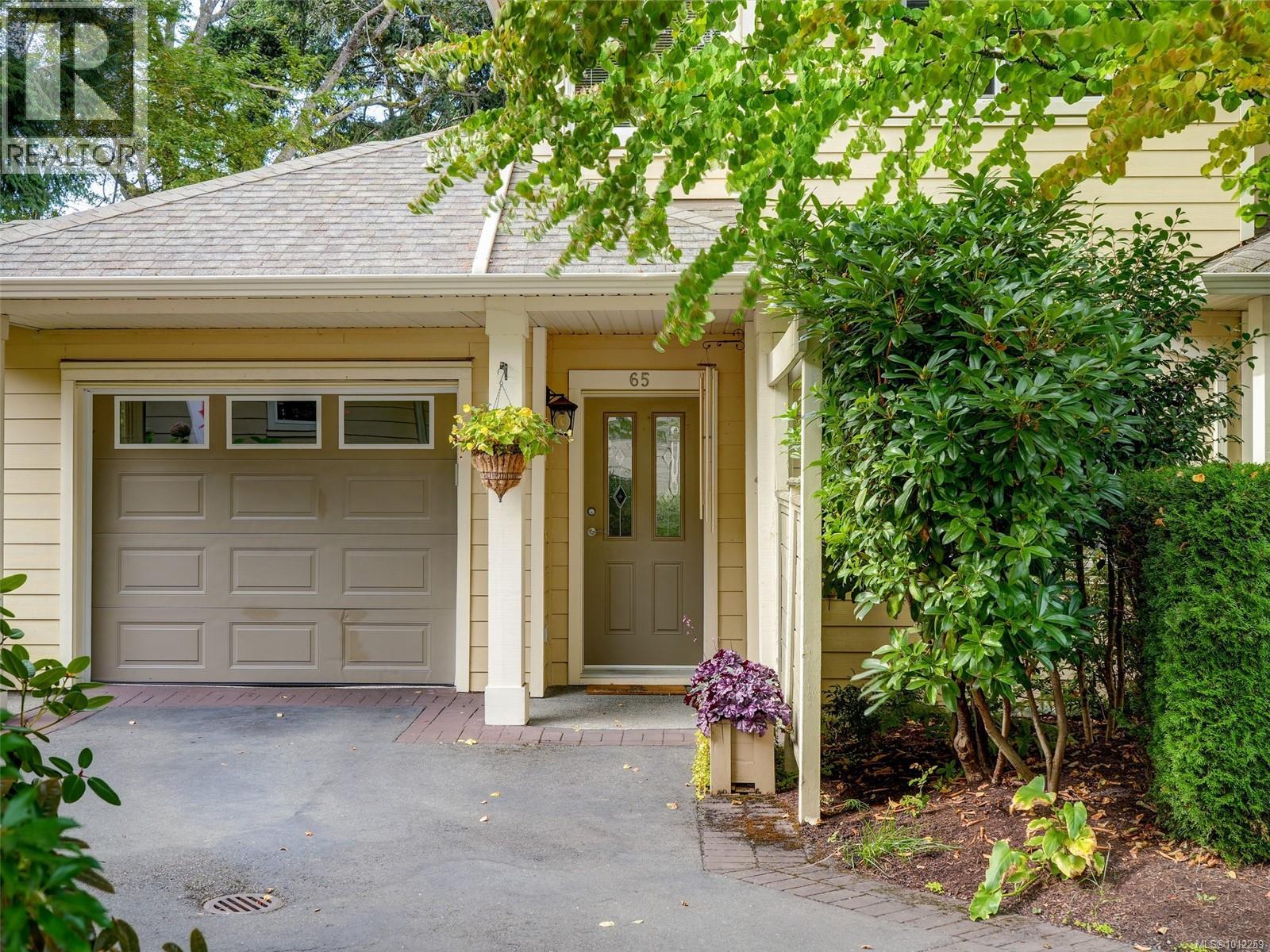 850 Parklands Dr Unit 65 Dr, Esquimalt, BC V9A 4S3