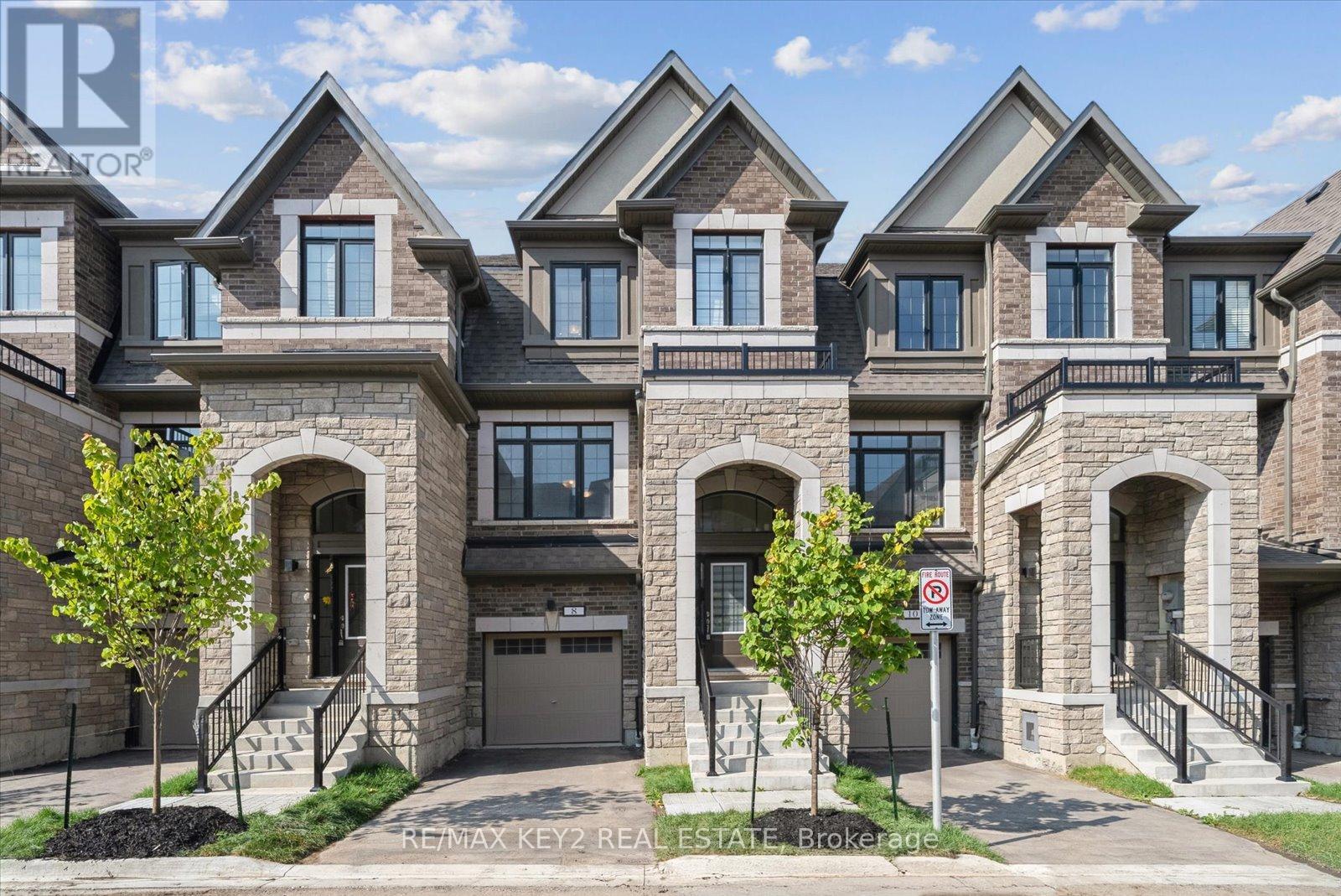 8 Calloway Way, Whitby Downtown Whitby, ON L1N 0N9