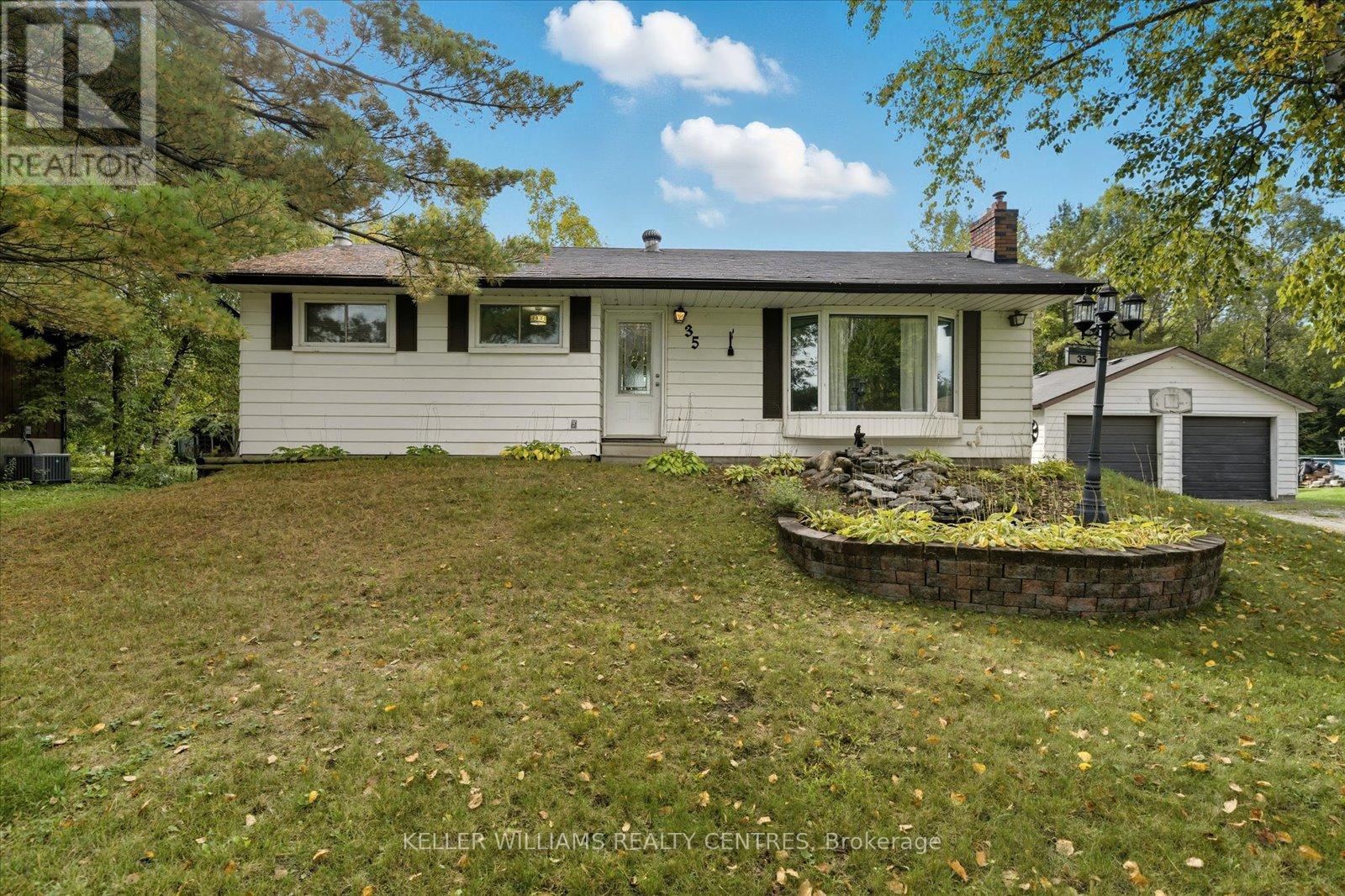 35 Regent St, Georgina, ON L0E 1N0