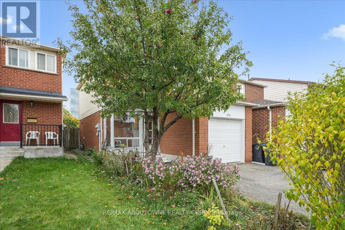 676 Galloway Cres, Mississauga Creditview, ON L5C 3W1