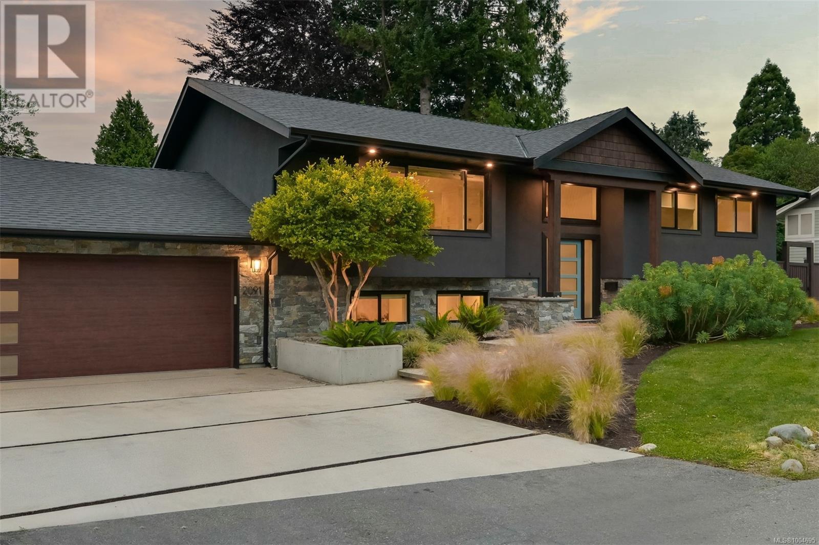 2091 Stonehewer Pl, Oak Bay, BC V8S 2Z7