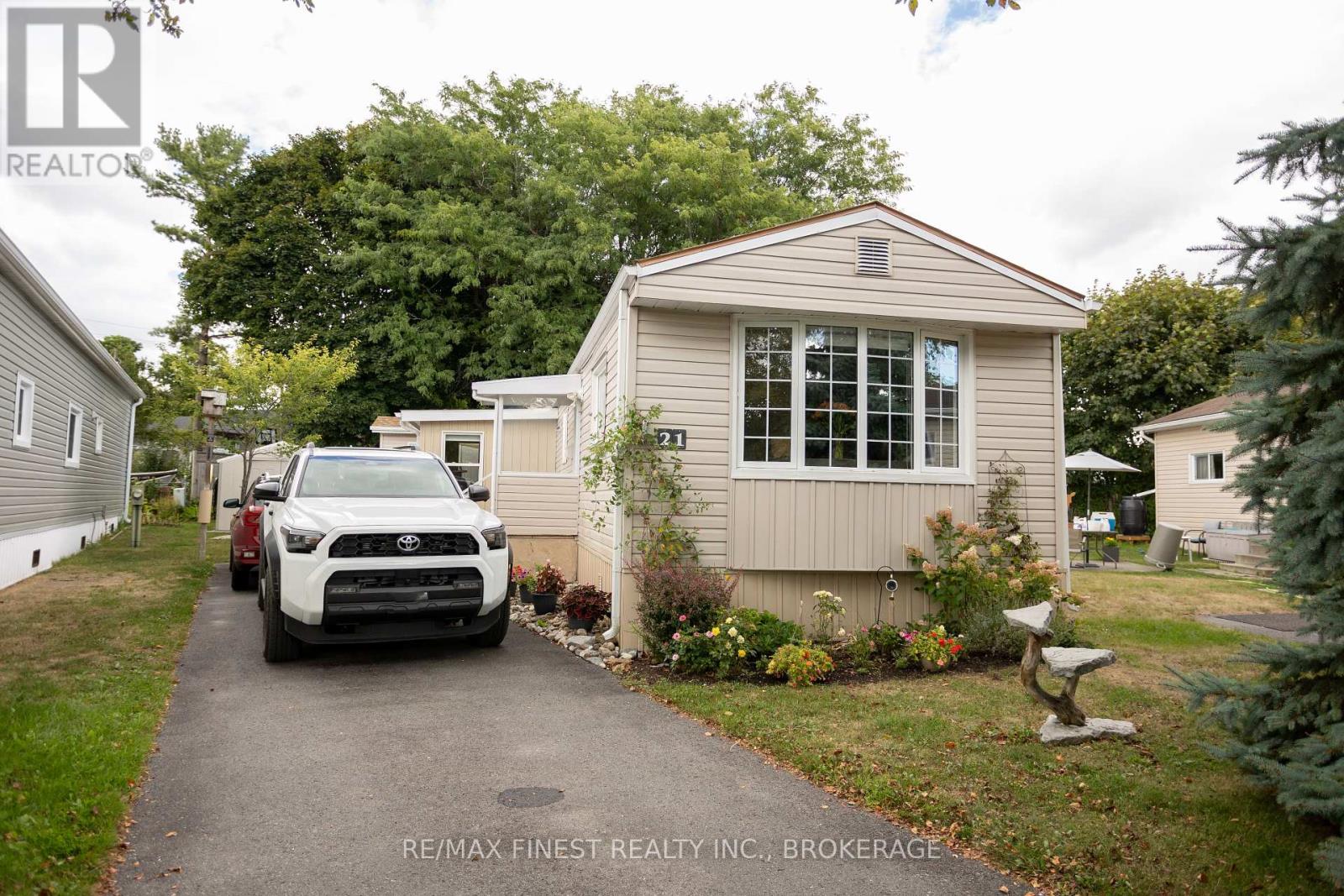 21 Powley Garden Dr, Kingston, ON K7K 6A2