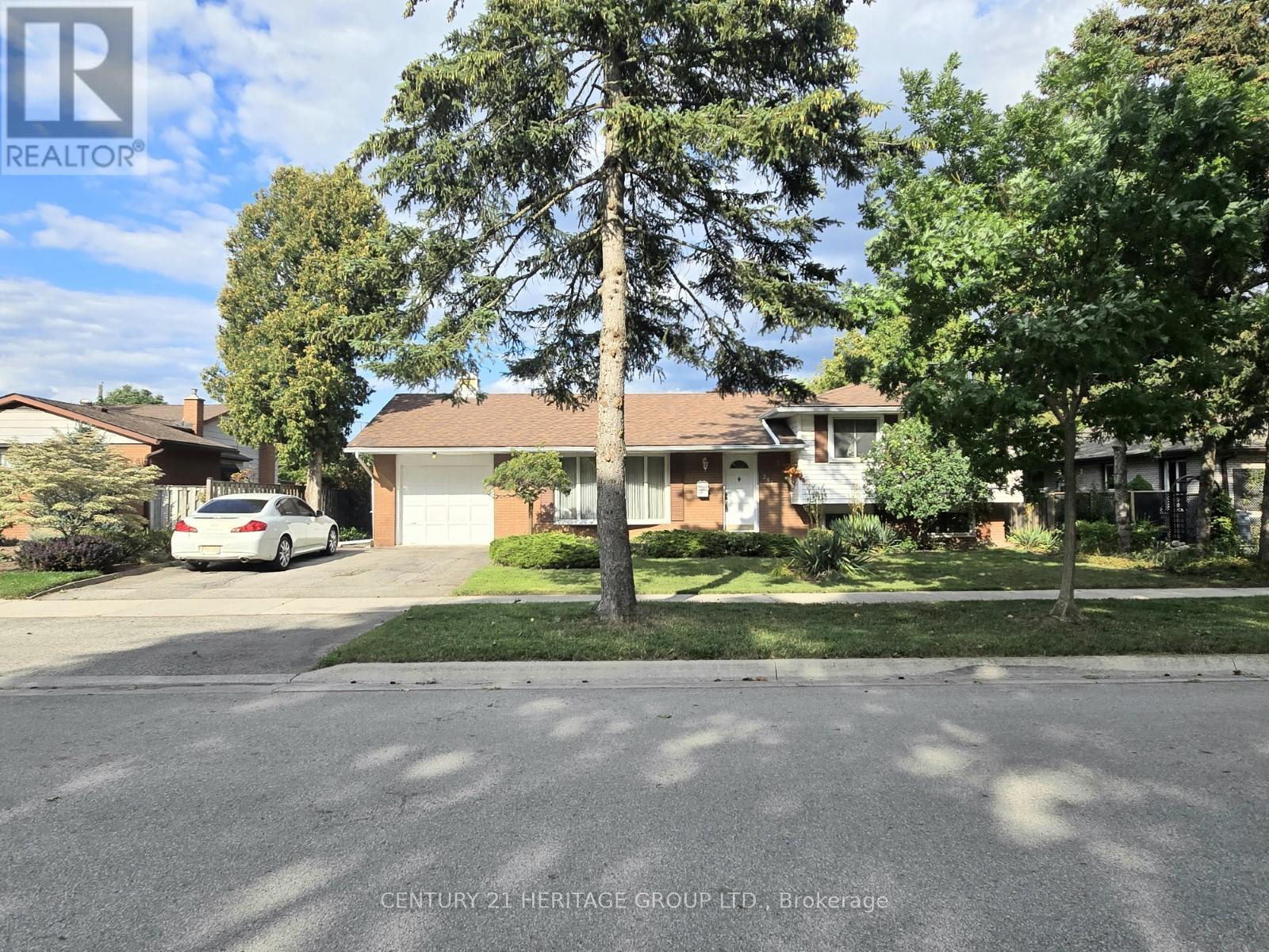 353 Cosburn Cres, Burlington, ON L7L 2W5