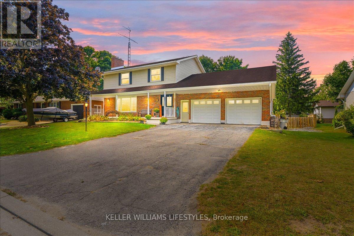 22 Park Ln, Lambton Shores, ON N0N 1J0