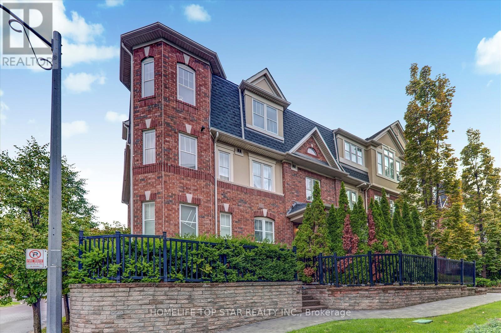 6 710 Neighbourhood Cir, Mississauga, ON L5B 0B4