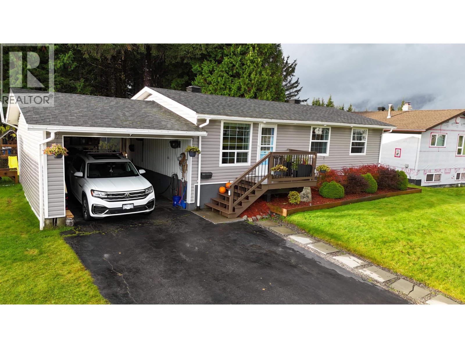 24 Farrow St, Kitimat, BC V8C 1E2