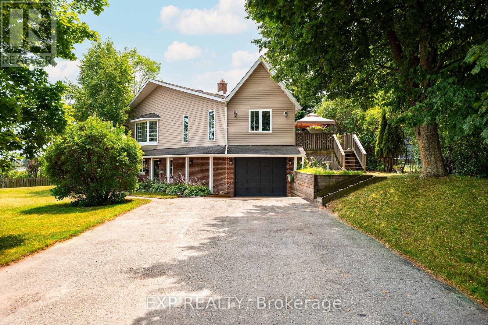 4 Starrview Cres, Mono, ON L9W 3A9