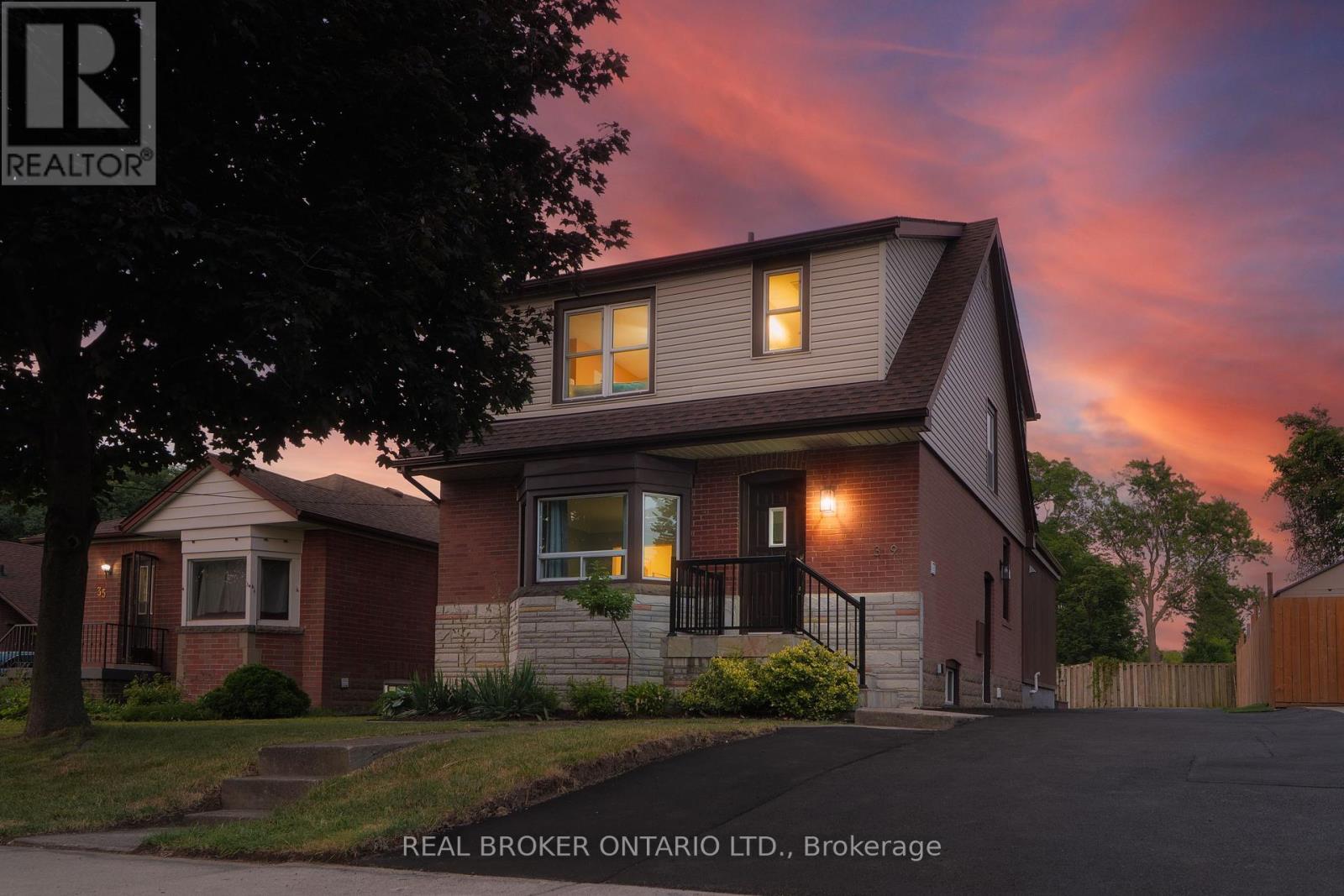 39 Cloverhill Rd, Hamilton, ON L9C 3L6