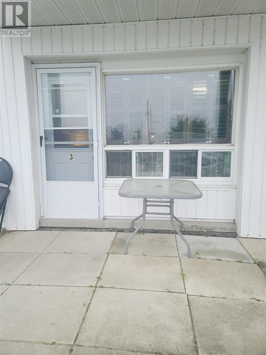 100 Hutchison Ave Apt 3, Elliot Lake, ON P5A 1W8