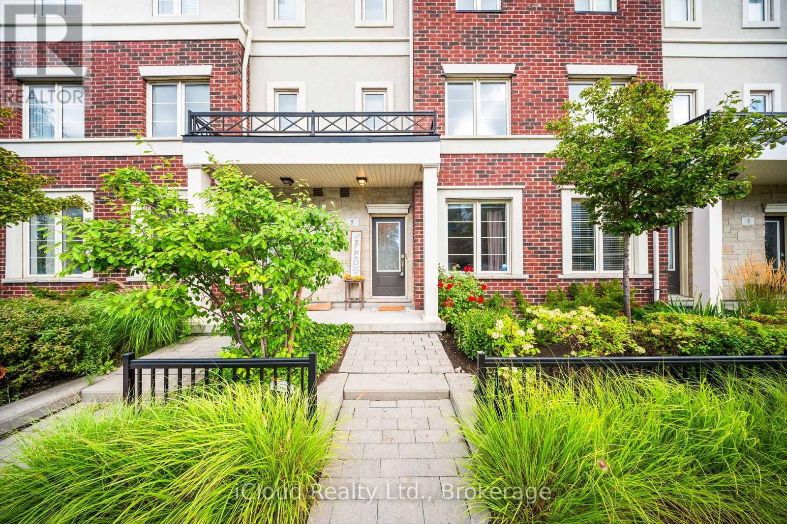 5 636 Evans Ave, Toronto, ON M8W 0A8