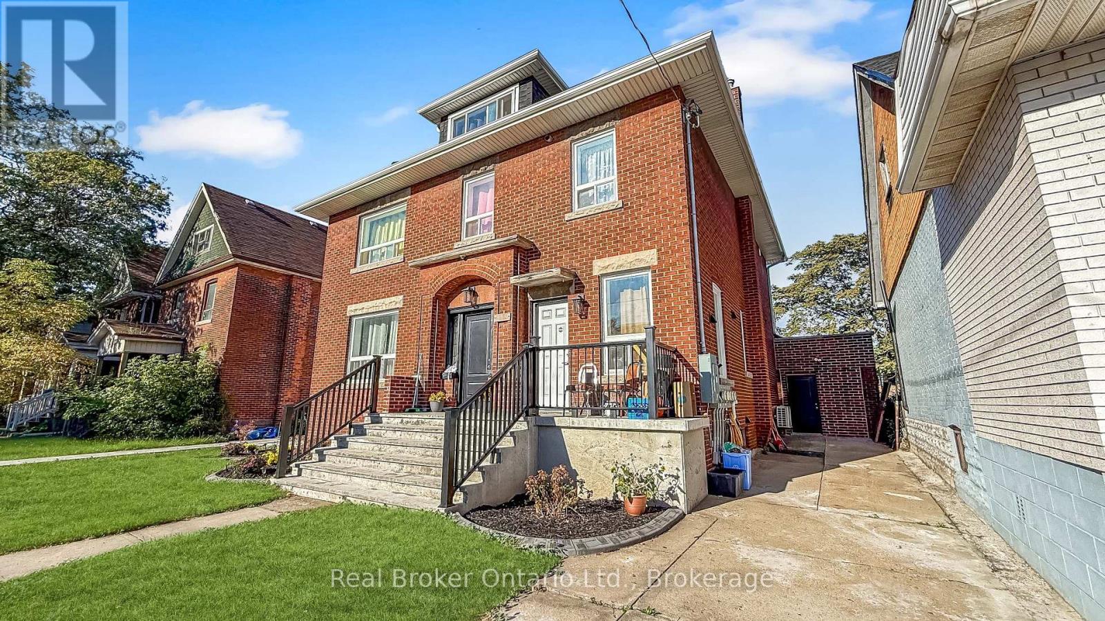 119 Ottawa St N, Hamilton, ON L8H 3Y9