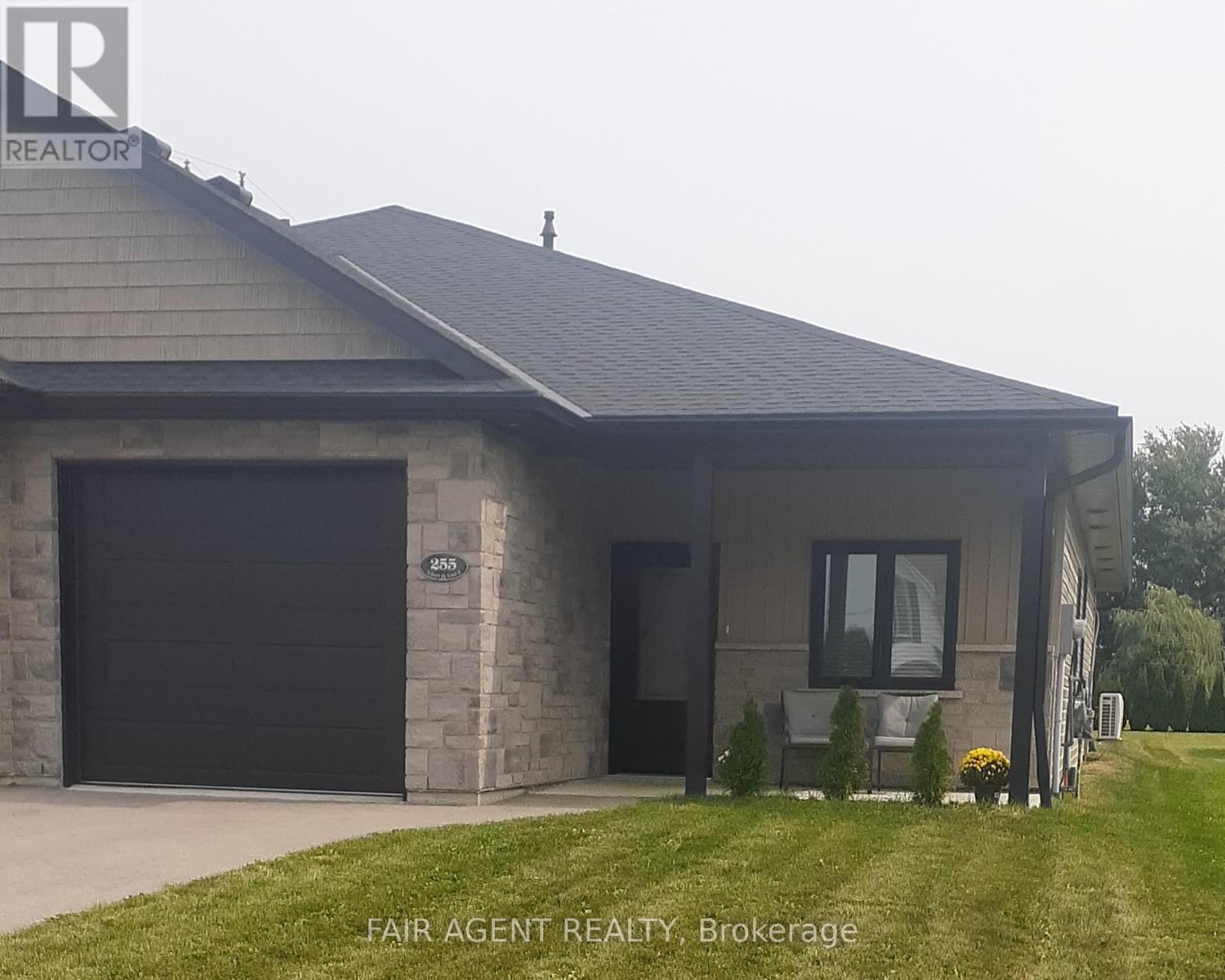 2 255 Albert St, Huron East, ON N0G 1H0